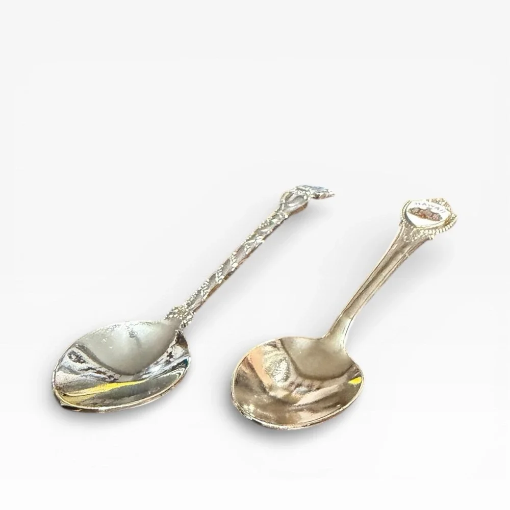 Lot of (2) Vintage Souvenir Collector‎ Spoons from Hawaii